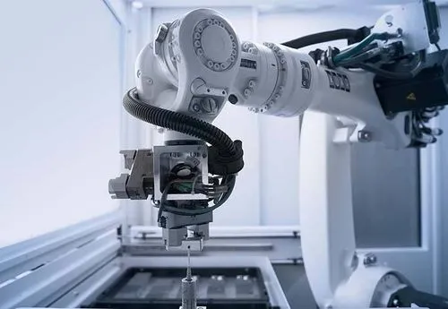 工业机器人如何助力传统制造业智能化升级？