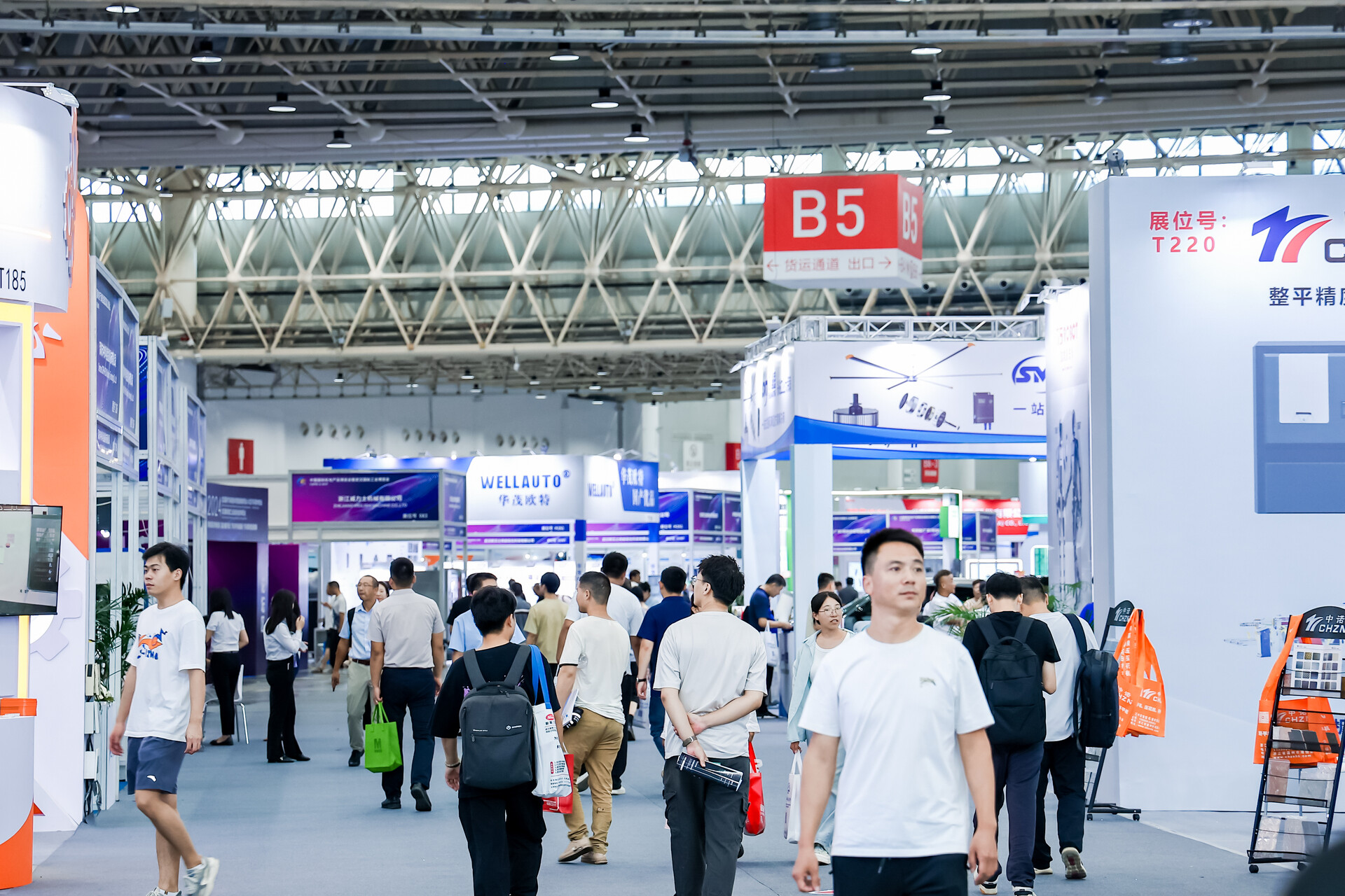 机器人、智能制造与数字化：武汉工博会打造未来制造业蓝图